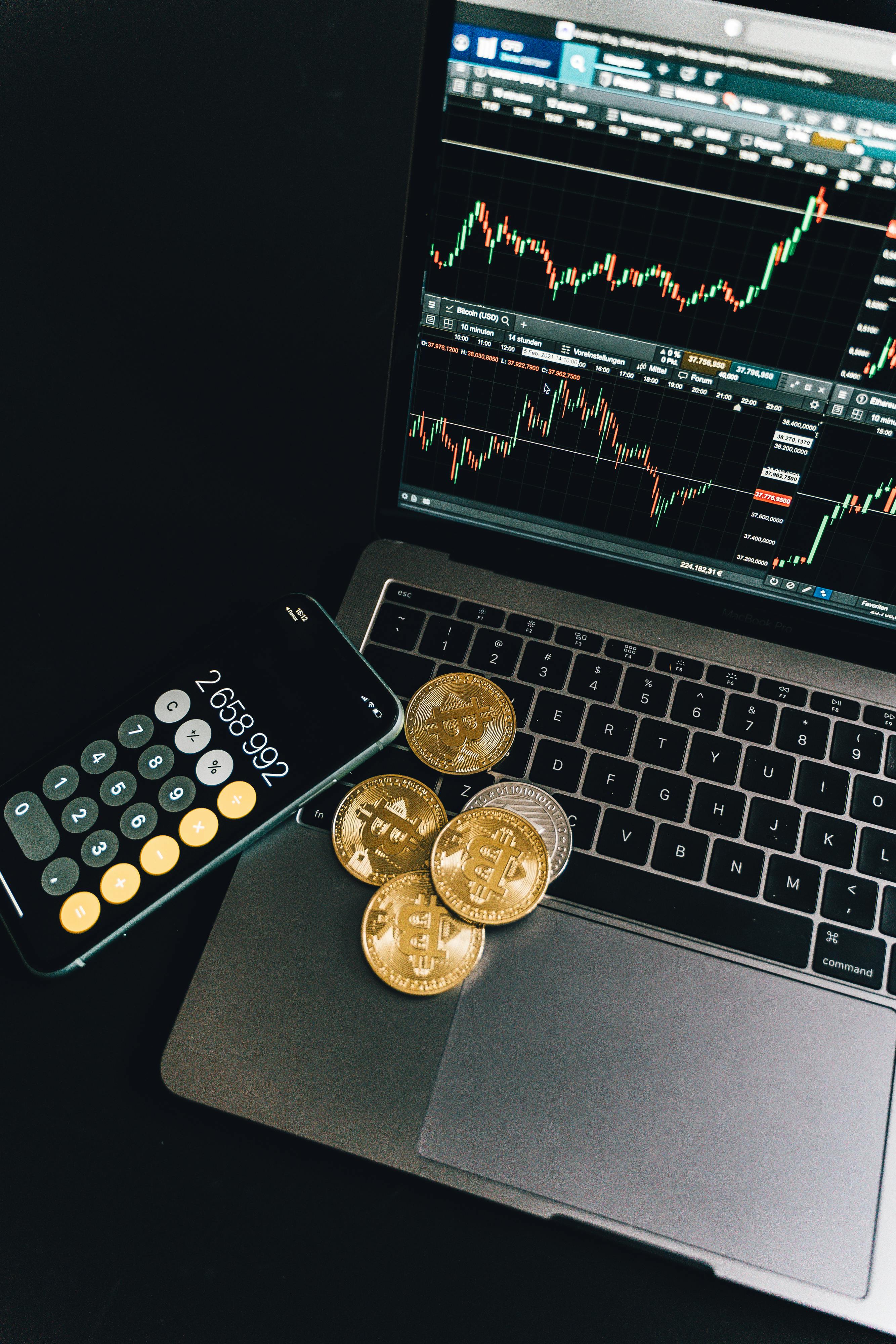 Exploring the Technological Drivers Behind Bitcoin Price Movements